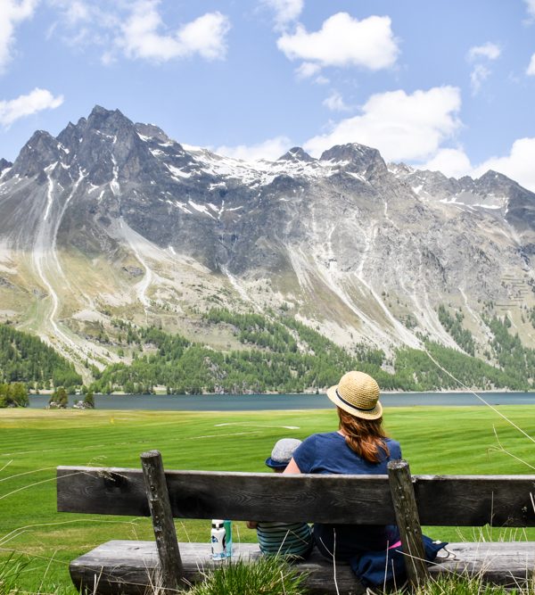 Engadin Graubünden Schweiz mit Kind Blick über den Silsersee