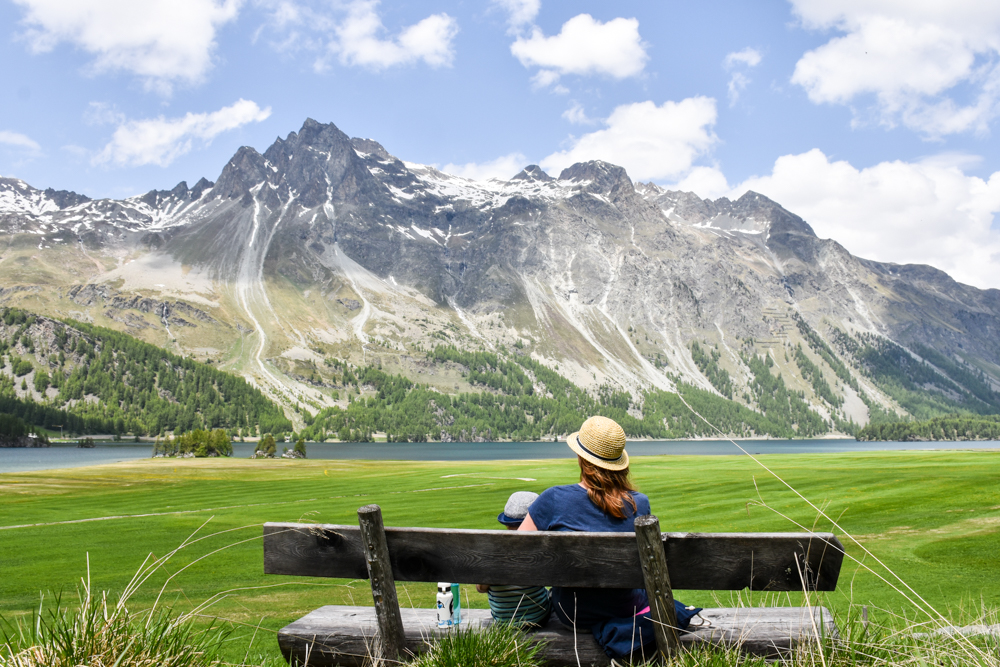 Engadin Graubünden Schweiz mit Kind Blick über den Silsersee