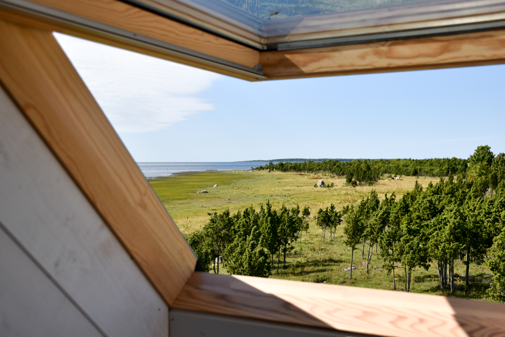 Hoteltipp Muhu Estland Bottengarn Boutique Guesthouse Blick aus dem Dachfenster aufs Meer