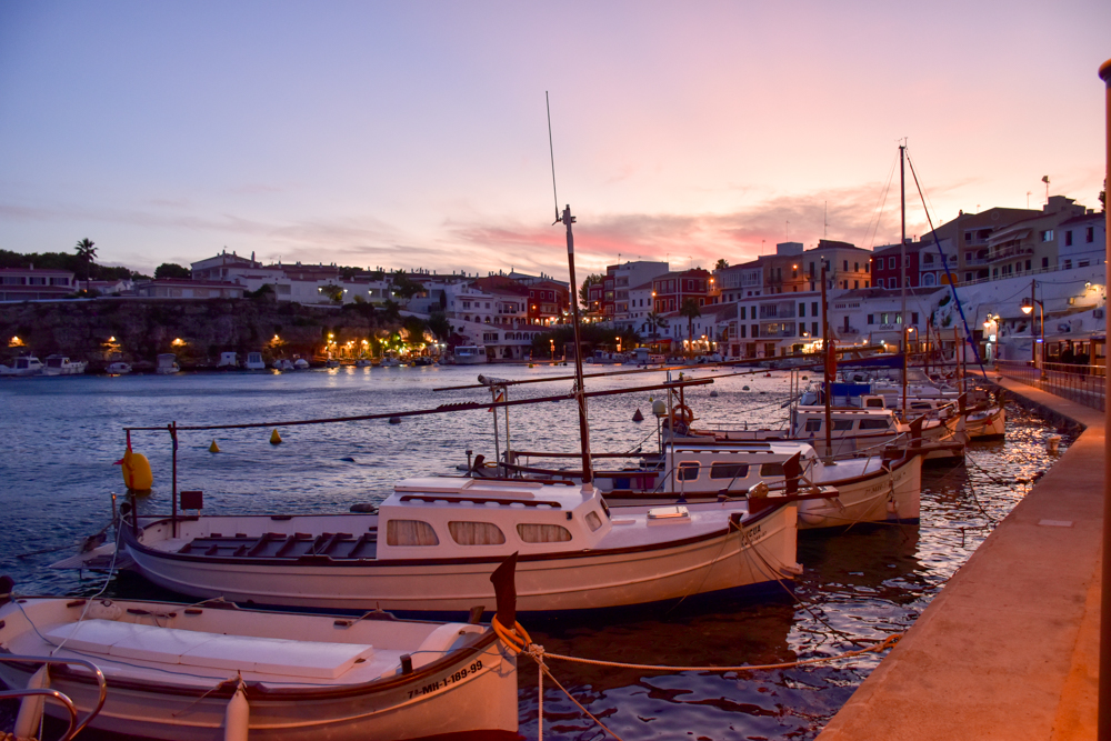 Menorca Reisetipps Highlights Unterkünfte Restaurants Hafen von Es Castell Cales Fonts