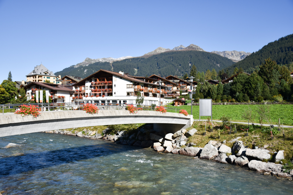 Ausflugstipp Zwergenweg Klosters Graubünden Schweiz Start im Dorf