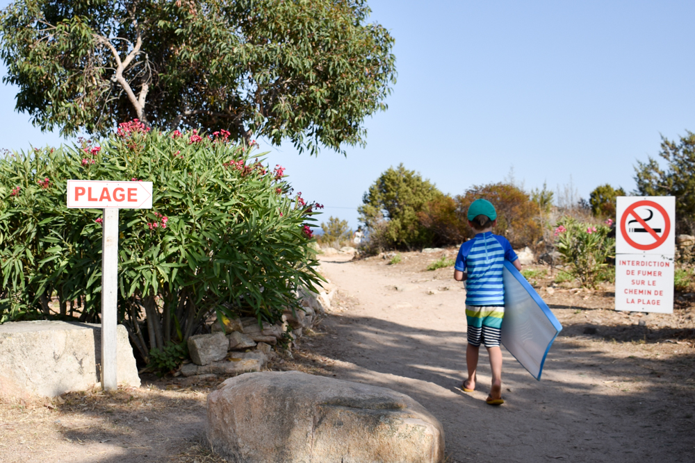 Camping Rundreise Korsika Campingplatz Rondinara Weg zum Strand