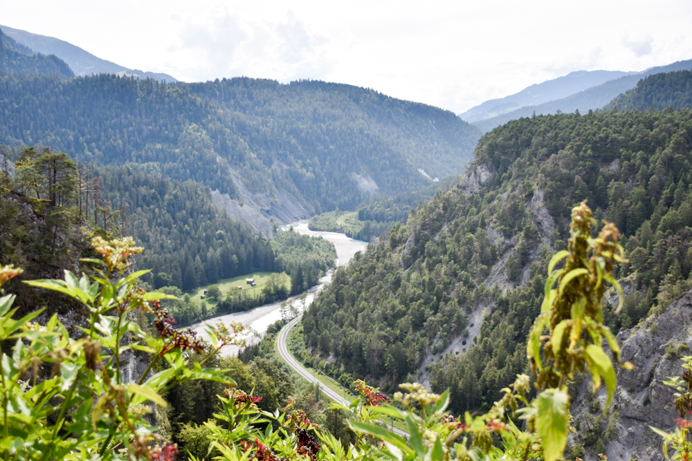 Ausflugstipp Wanderung Familie Rheinschlucht Graubünden Schweiz Aussichtsplattform Zault