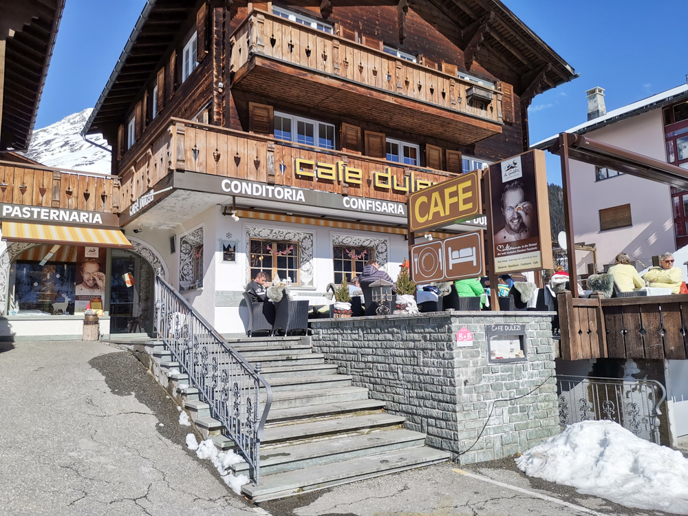 Winterferien Disentis Sedrun Graubünden Schweiz Cafe Dulezi Sedrun