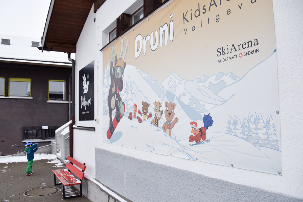 Winterferien Disentis Sedrun Graubünden Schweiz Druni Kids Arena Sedrun