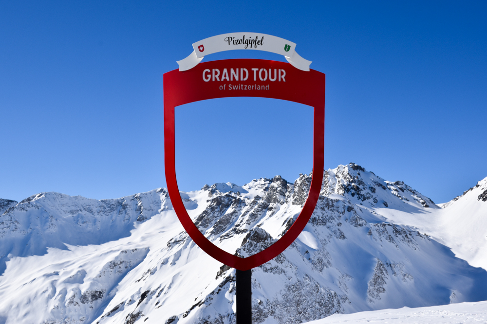 Pizol Panorama Höhenweg Winterwanderung Heidiland Schweiz Grand Tour of Switzerland Fotostop