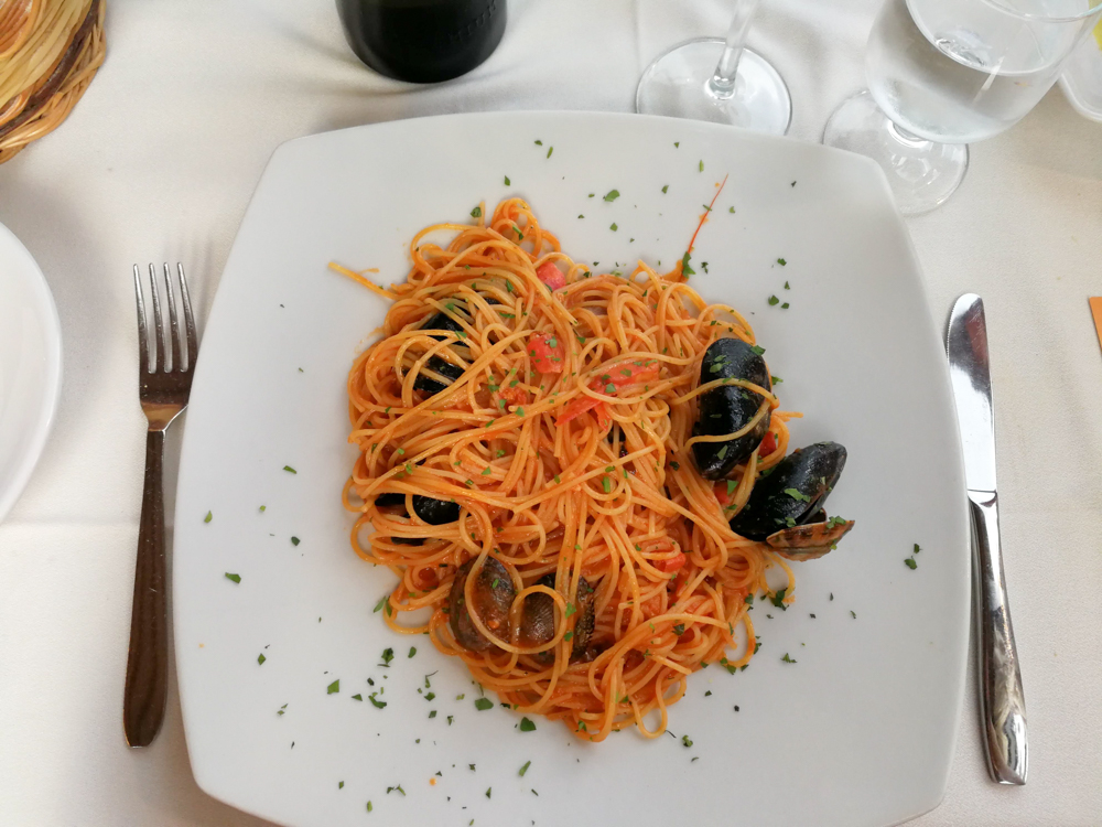 Sardinien Süden Reisetipps Highlights Unterkunft Restaurant Strand Pizza Crar'e Luna Spaghetti
