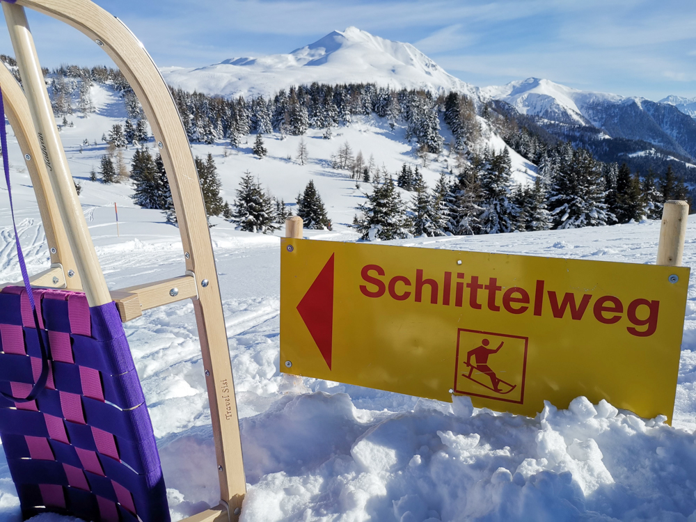 Winterwanderung Rundweg Feldis Viamala Graubünden Schweiz familienfreundlicher Schlittelweg