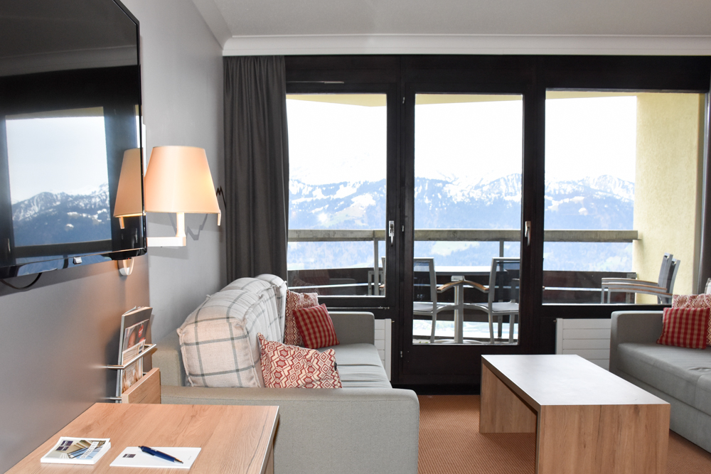 Unterkunftstipp Hotel Dorint Blüemlisalp Beatenberg Interlaken Schweiz Wohnzimmer Appartement Maisonette