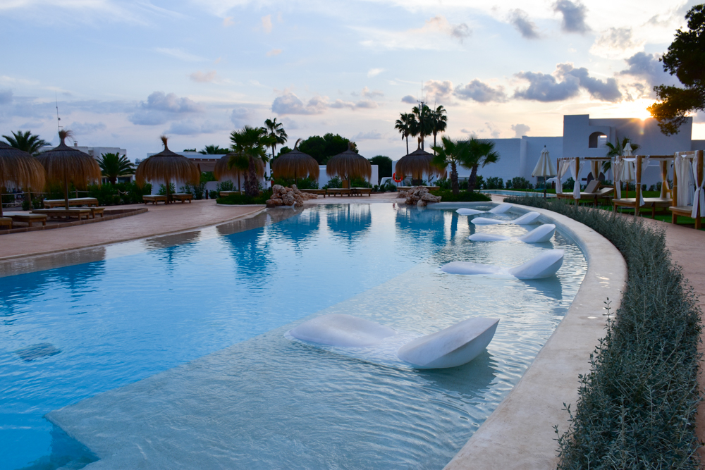 Hoteltipp Mallorca Cala d'Or Eques Petit Resort Pool Sonnenuntergang
