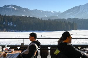 Kulinarik Trail Winter Flims Graubünden Schweiz Aussicht Terrasse Ustria Parlatsch