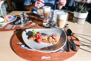 Kulinarik Trail Winter Flims Graubünden Schweiz Bündner Nusstorte Ustria Parlatsch