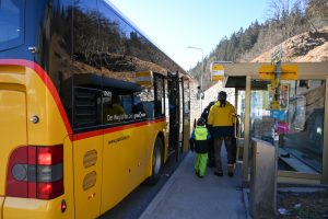 Kulinarik Trail Winter Flims Graubünden Schweiz Rückfahrt mit Postauto