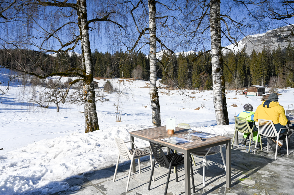 Kulinarik Trail Winter Flims Graubünden Schweiz Terrasse Restaurant Conn
