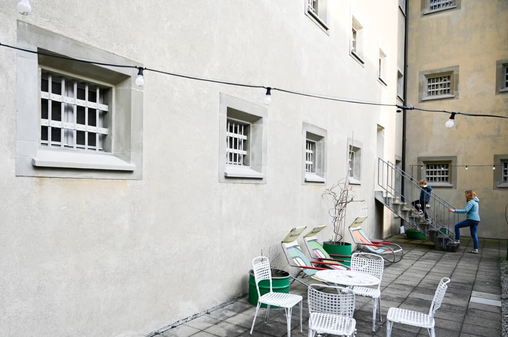 Der Garten des Gefängnishotels ist ein toller Ort für Entspannung nach dem Sightseeing in Luzern