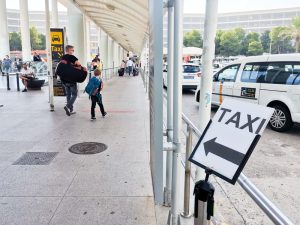 Am Flughafen Mallorca stehen die Taxis für den Transfer ins Hotel bereit
