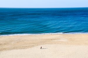 Der Strand von Cadiz ist ein perfekter Reisetipps für die Stadt in Andalusien