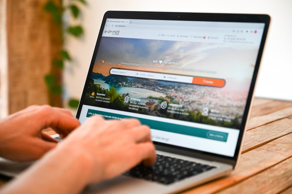 Auf der Buchungsplattform e-domizil finden wir die Ferienwohnung in Meiringen
