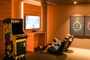 Der Gaming Room im Swisspeak Resort in Meiringen ist toll ausgestattet