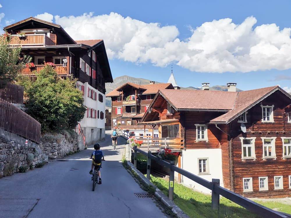 Die Biketour von Arosa nach Chur führt durch Tschiertschen