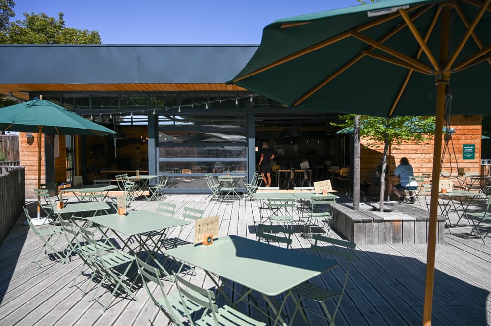 Der Campingplatz in Paris bietet ein familienfreundliches Restaurant