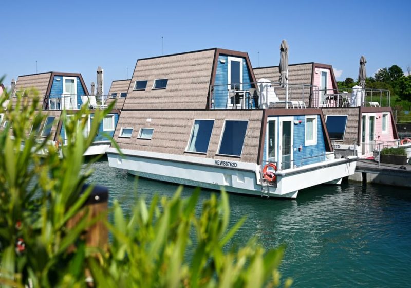 Glamping Lignano Sabbiadoro Hausboot Marina Azzurra Resort