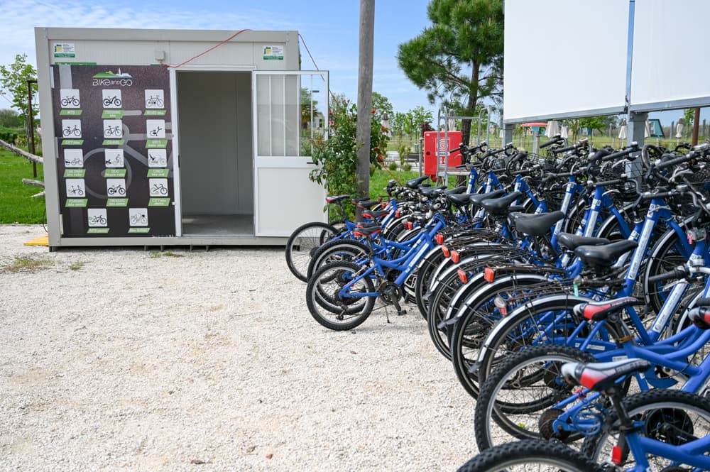 Glamping Lignano Sabbiadoro Hausboot Marina Azzurra Resort