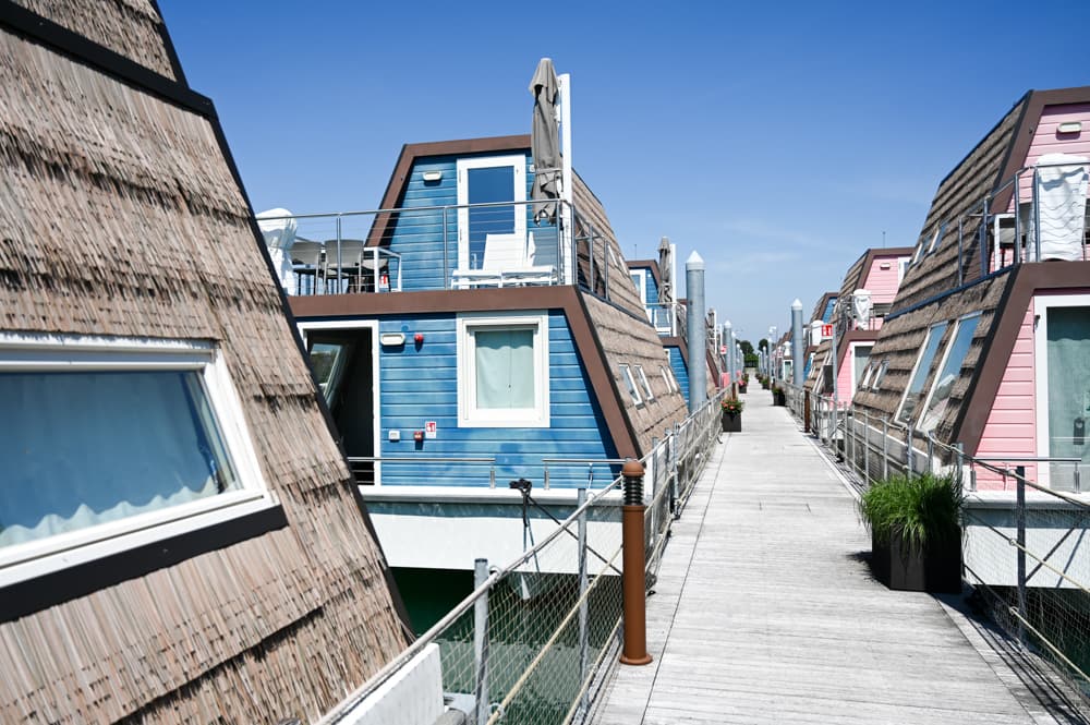 Glamping Lignano Sabbiadoro Hausboot Marina Azzurra Resort