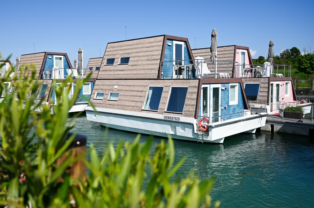 Glamping Lignano Sabbiadoro Hausboot Marina Azzurra Resort